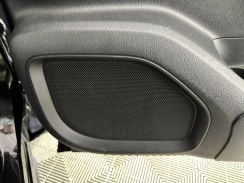 Used 2021 Nissan Titan SV w/ SV Convenience Package image 30