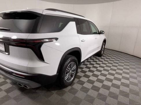 New 2026 Chevrolet Traverse LT image 8