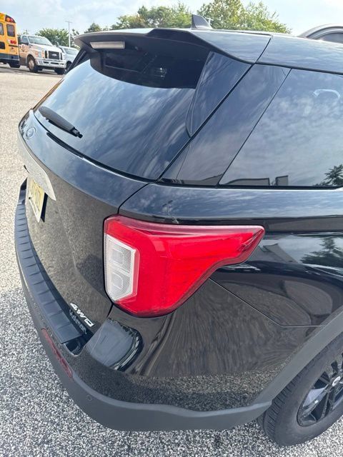 Used 2022 Ford Explorer XLT AWD/4WD image 11