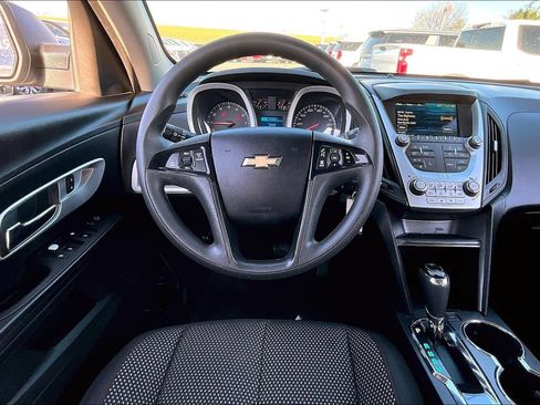 Used 2017 Chevrolet Equinox LS FWD image 5