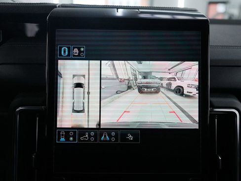 Used 2025 GMC Yukon XL Denali AWD/4WD image 18