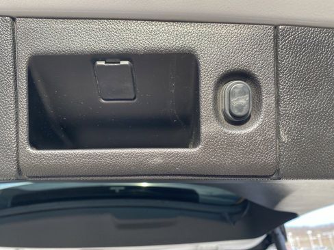 Used 2018 Chevrolet Suburban Premier image 22