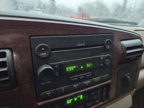 Used 2005 Ford F350 Lariat image 11