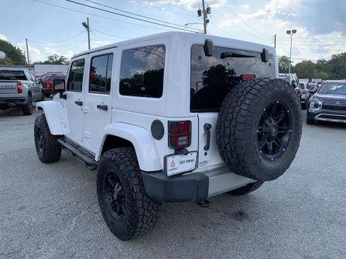 Used 2017 Jeep Wrangler Unlimited Sahara w/ Connectivity Group image 7