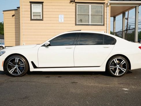 Used 2018 BMW 750i xDrive AWD/4WD image 8