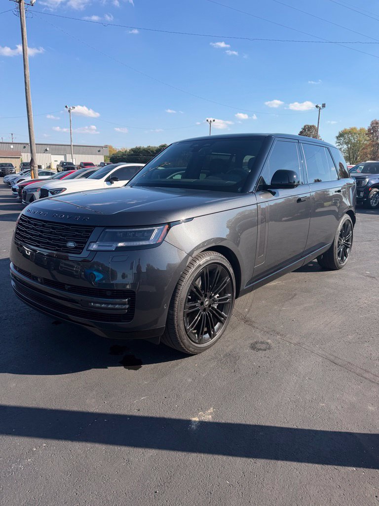 Used 2025 Land Rover Range Rover Long Wheelbase SE AWD/4WD image 1