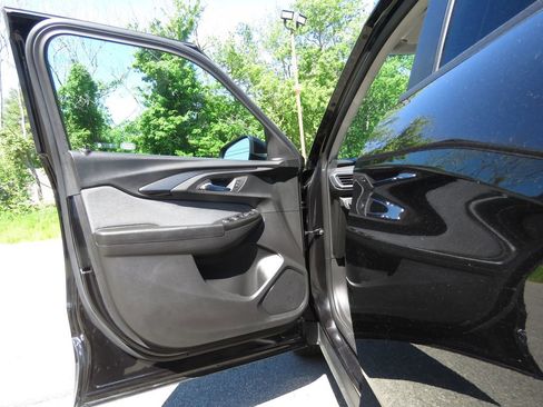 Used 2022 Chevrolet TrailBlazer LT w/ LPO, Blackout Package AWD/4WD image 9