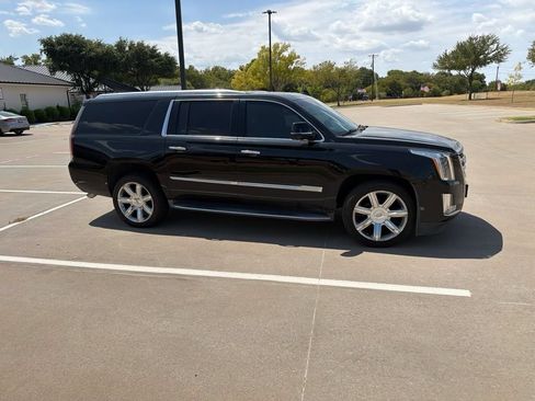 Used 2019 Cadillac Escalade ESV Luxury RWD image 9