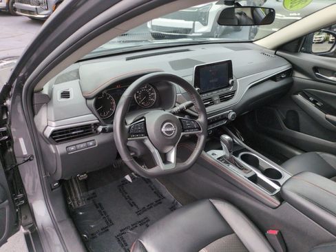Used 2025 Nissan Altima 2.5 SR FWD image 15