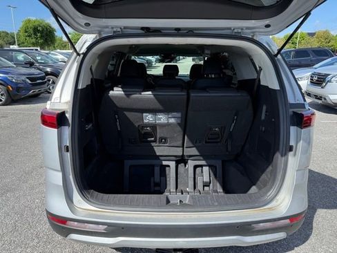 Used 2023 Kia Carnival LX image 17