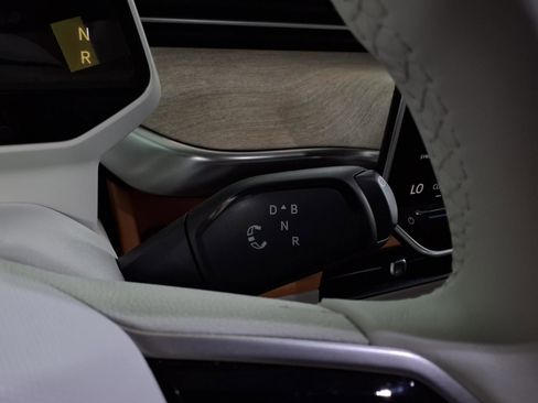 New 2025 Volkswagen ID. Buzz Pro S Plus AWD/4WD image 13