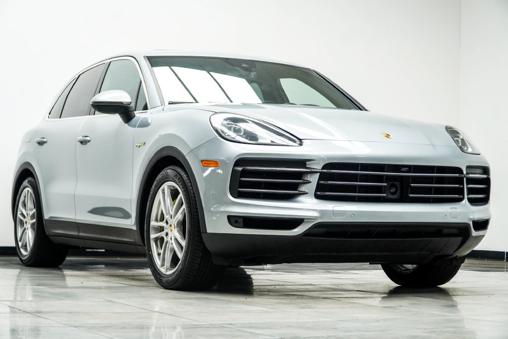 Used 2023 Porsche Cayenne w/ Premium Package AWD/4WD image 5