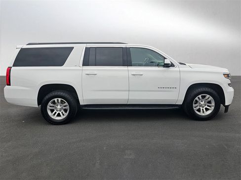 Used 2018 Chevrolet Suburban LT image 6