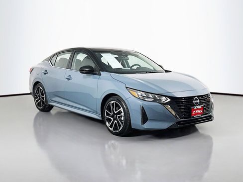 Used 2025 Nissan Sentra SR FWD image 7