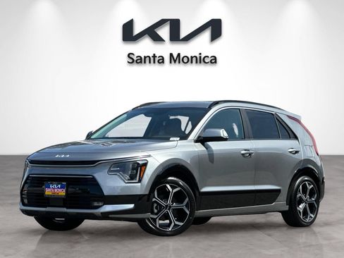 Certified 2023 Kia Niro SX Touring FWD image 2