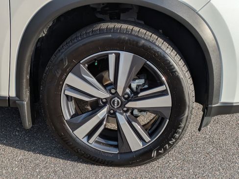 Certified 2025 Nissan Rogue SL image 11