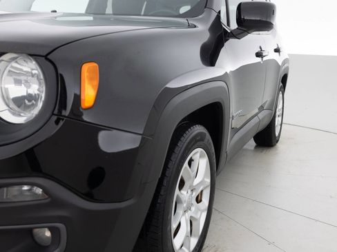 Used 2016 Jeep Renegade Latitude FWD image 12