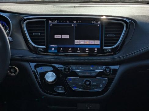 New 2026 Chrysler Pacifica Select FWD image 20