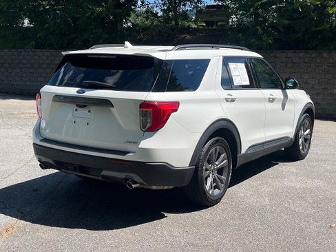 Certified 2023 Ford Explorer XLT w/ Equipment Group 202A AWD/4WD image 3