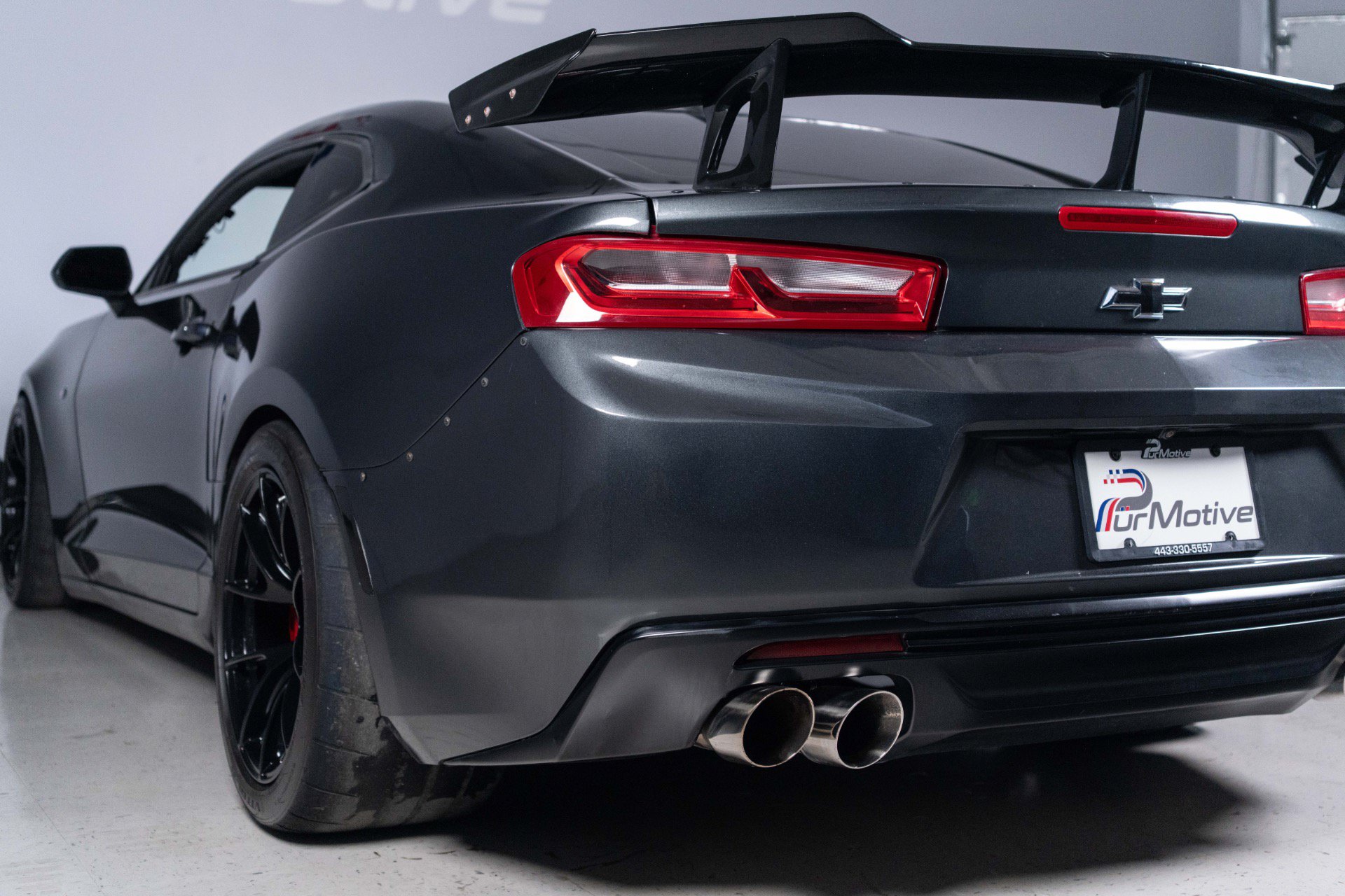 Used 2018 Chevrolet Camaro SS RWD image 13