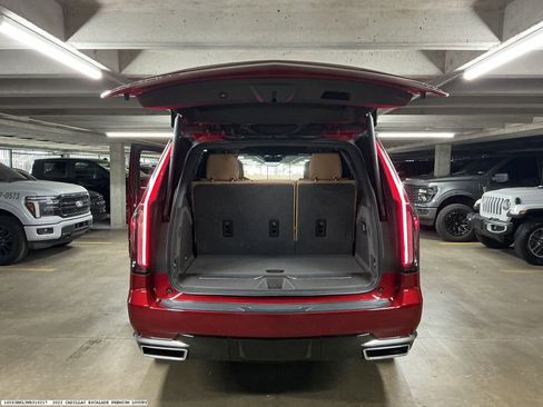 Used 2022 Cadillac Escalade Premium Luxury RWD image 10