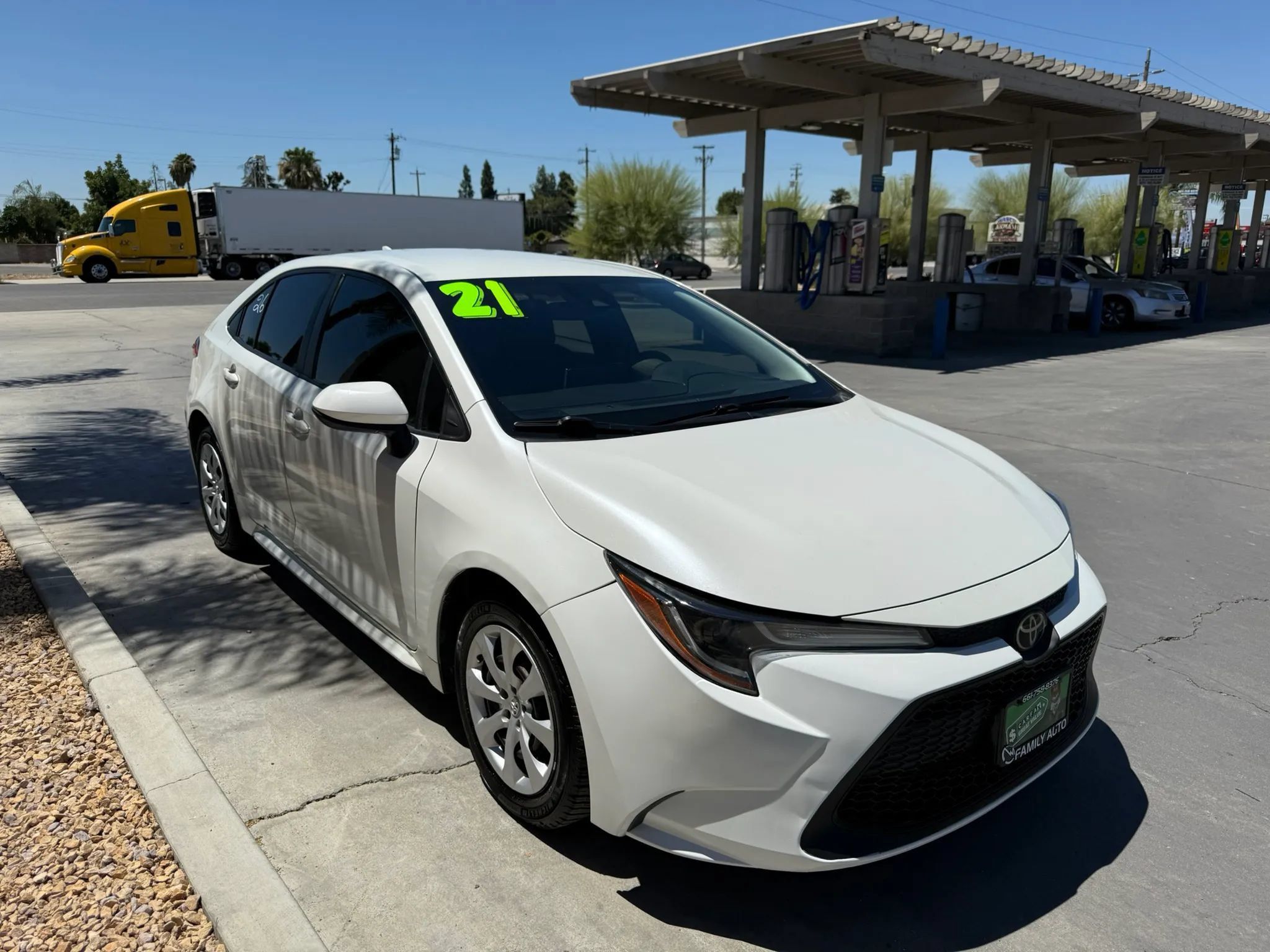 Used 2021 Toyota Corolla LE w/ Carpet Mat Package (TMS) FWD image 3