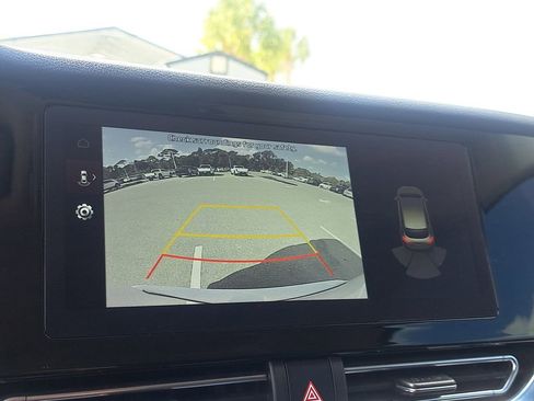 Used 2022 Kia Niro EX Premium image 22