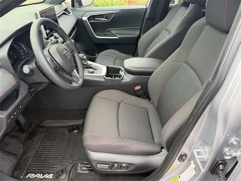 Used 2025 Toyota RAV4 SE image 21