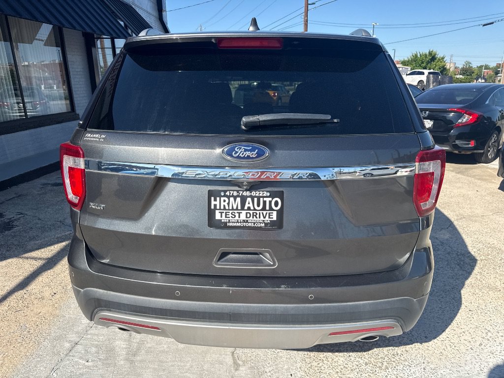 Used 2017 Ford Explorer XLT w/ Equipment Group 202A FWD image 6