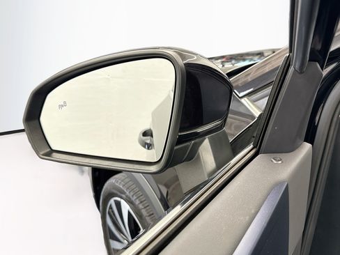 Used 2022 Volkswagen Taos SE FWD image 16