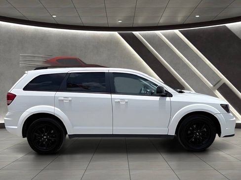 Used 2020 Dodge Journey SE w/ SE Popular Equipment Group FWD image 3