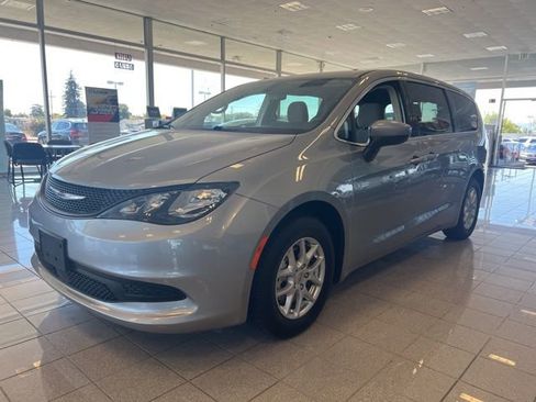 Used 2021 Chrysler Voyager LX image 14