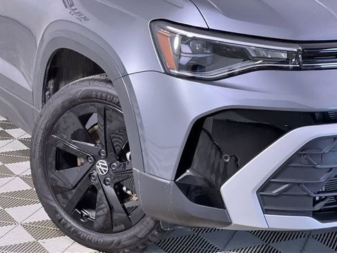 Used 2025 Volkswagen Taos SE image 10