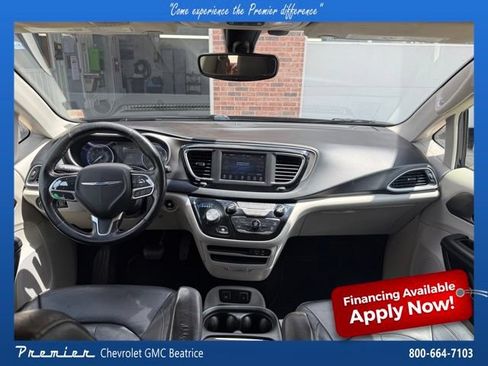 Used 2020 Chrysler Pacifica Touring-L FWD image 29
