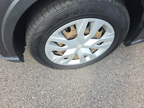 Used 2021 Toyota C-HR LE image 9