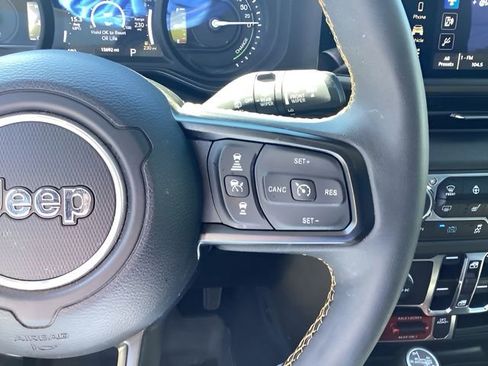 Used 2024 Jeep Wrangler Unlimited image 16