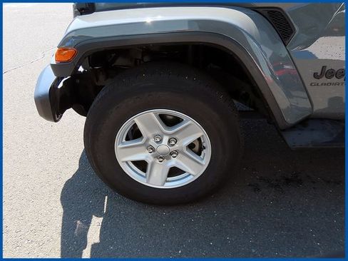 Certified 2021 Jeep Gladiator Sport AWD/4WD image 4