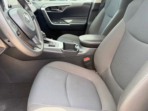 Used 2025 Toyota RAV4 LE AWD/4WD image 9
