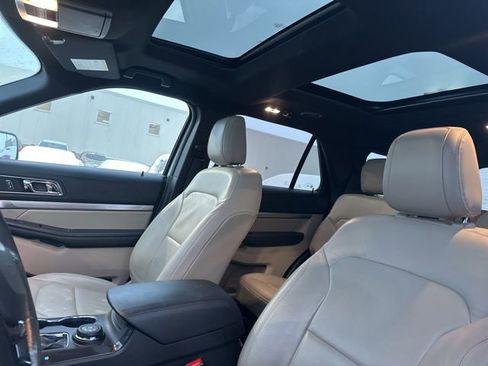 Used 2018 Ford Explorer XLT w/ Equipment Group 202A image 9