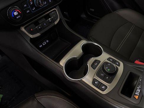 Used 2022 GMC Terrain Denali image 16