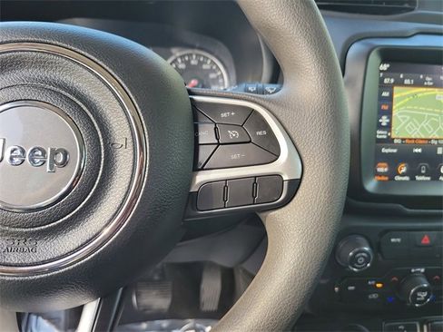 Used 2023 Jeep Renegade Latitude image 18