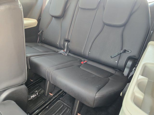 Certified 2024 Kia Carnival EX FWD image 31
