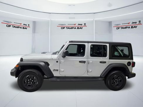 Used 2023 Jeep Wrangler Unlimited Sport AWD/4WD image 3