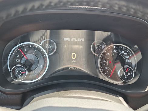 Used 2024 RAM 2500 Big Horn AWD/4WD image 19