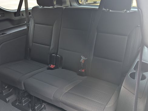 Used 2024 Chevrolet Suburban LS RWD image 18