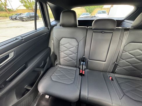 Used 2025 Volkswagen Atlas Cross Sport SE image 40