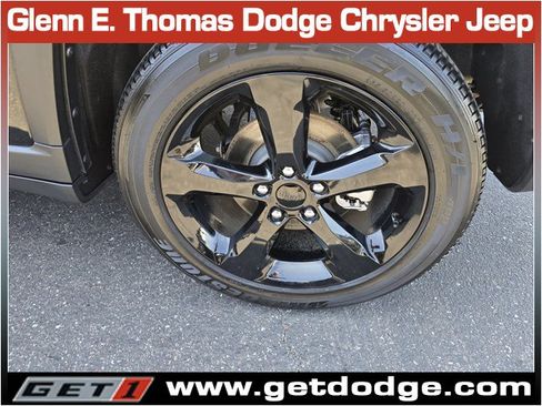 Certified 2025 Jeep Grand Cherokee Altitude AWD/4WD image 35