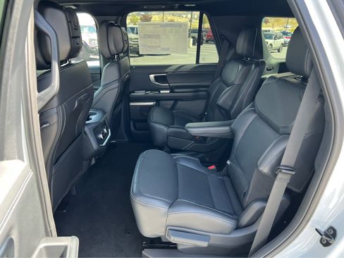 New 2026 Ford Expedition Platinum image 27