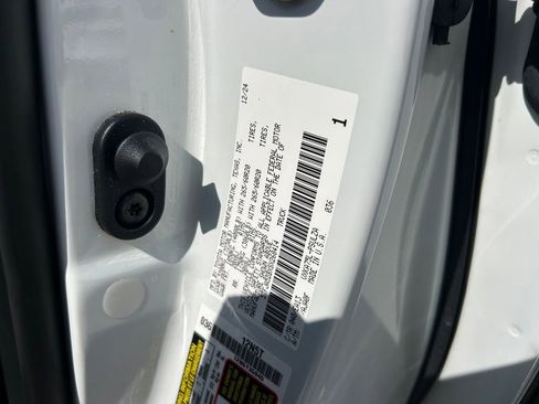 Certified 2025 Toyota Tundra Limited AWD/4WD image 10