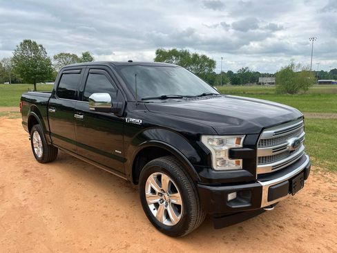 Used 2017 Ford F150 Platinum w/ Equipment Group 701A Luxury AWD/4WD image 2